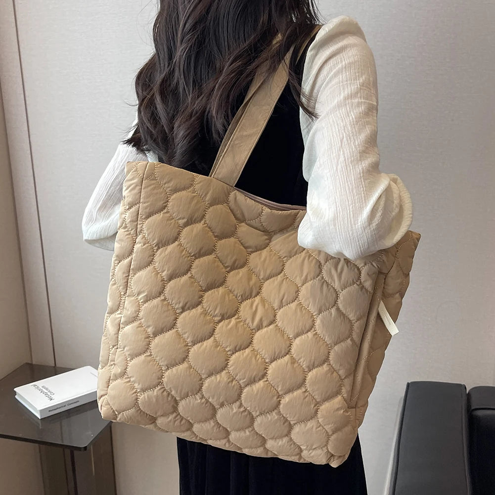 CloudLuxe® – Elegant Quilted Tote Bag for Women’s Winter Getaway