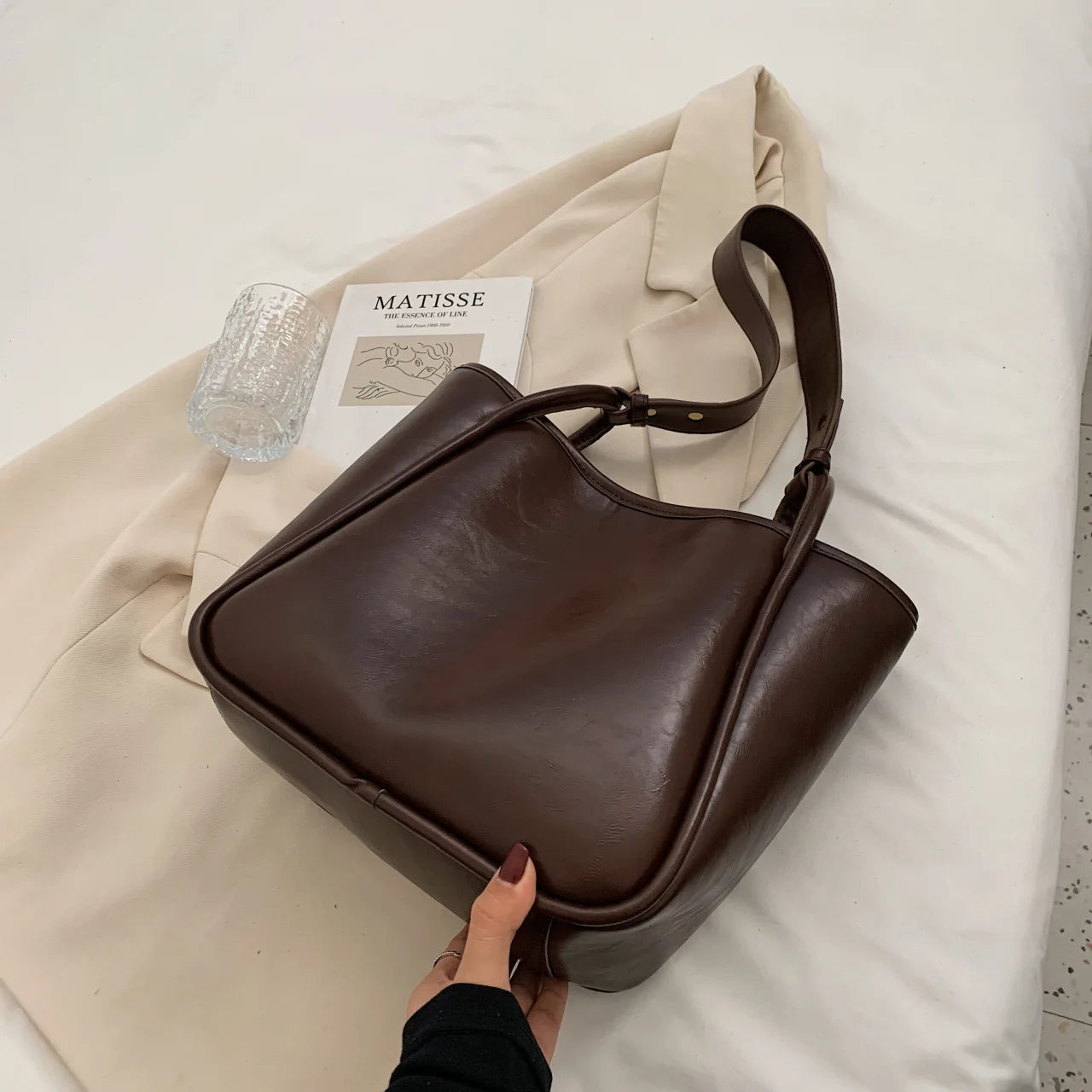 UrbanEase Bucket® – Retro Commuter Tote Bag with Large Capacity