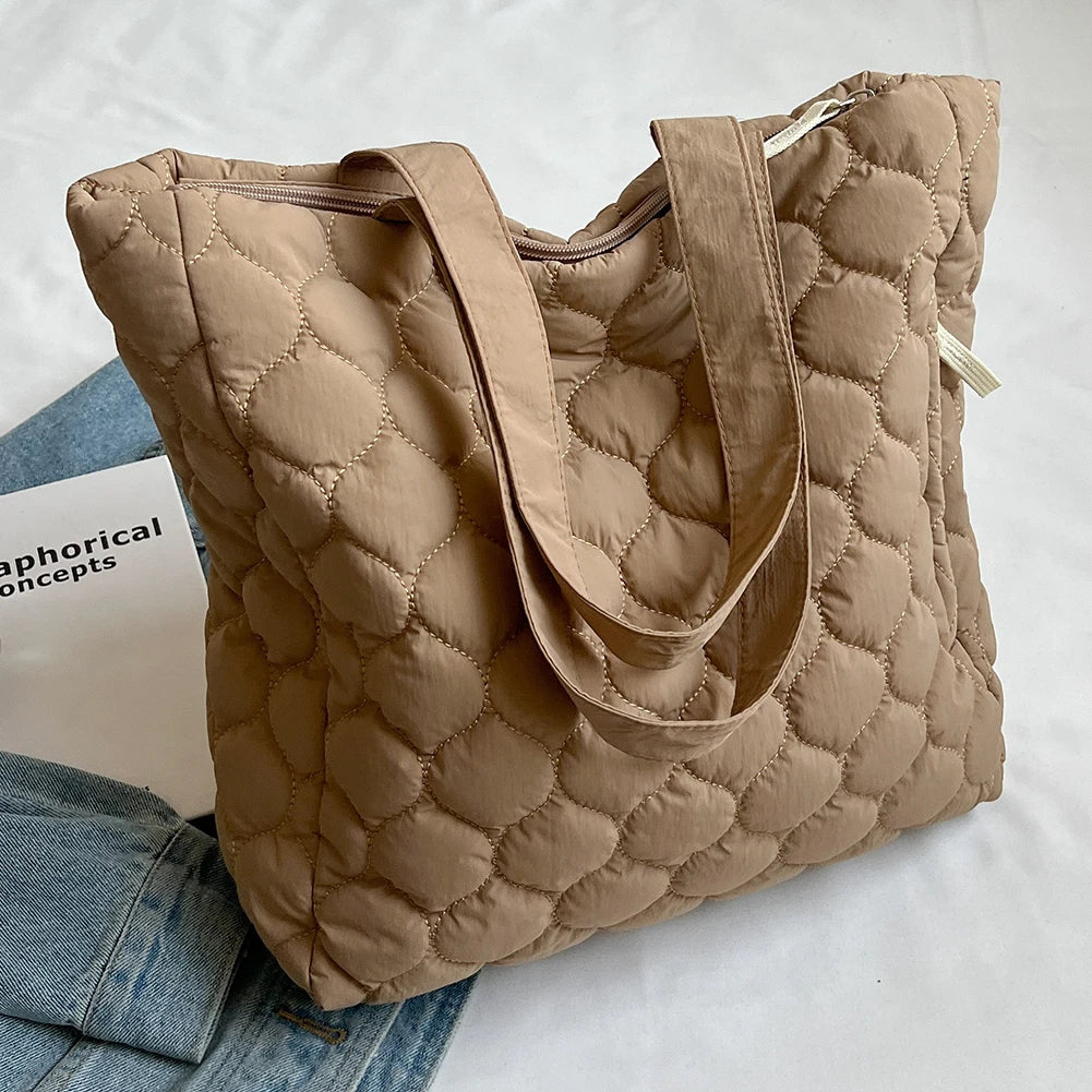 CloudLuxe® – Elegant Quilted Tote Bag for Women’s Winter Getaway