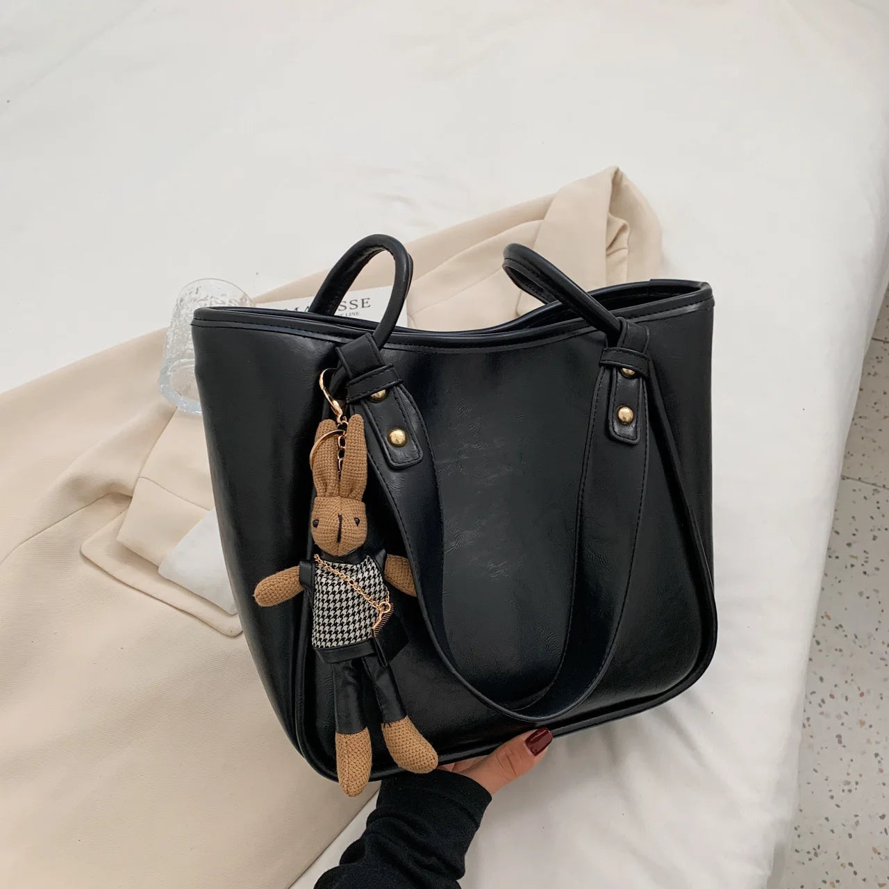 UrbanEase Bucket® – Retro Commuter Tote Bag with Large Capacity