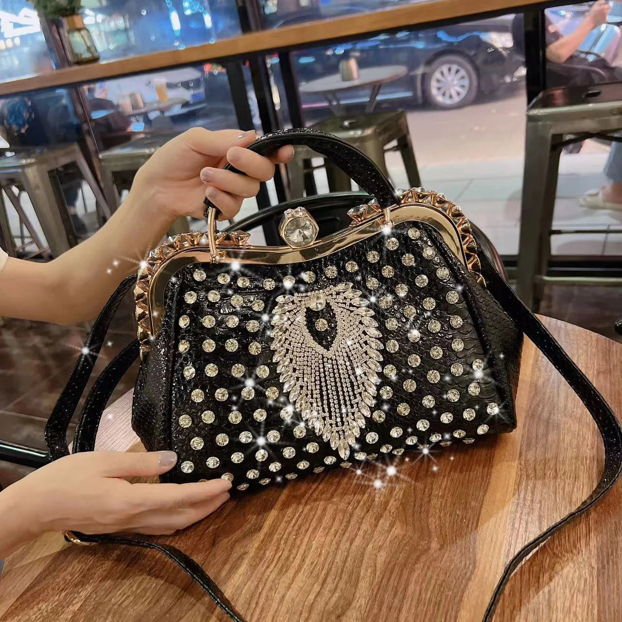 GlamLuxe® – Sparkling Diamond-Clip Leather Handbag for Elegant Evenings