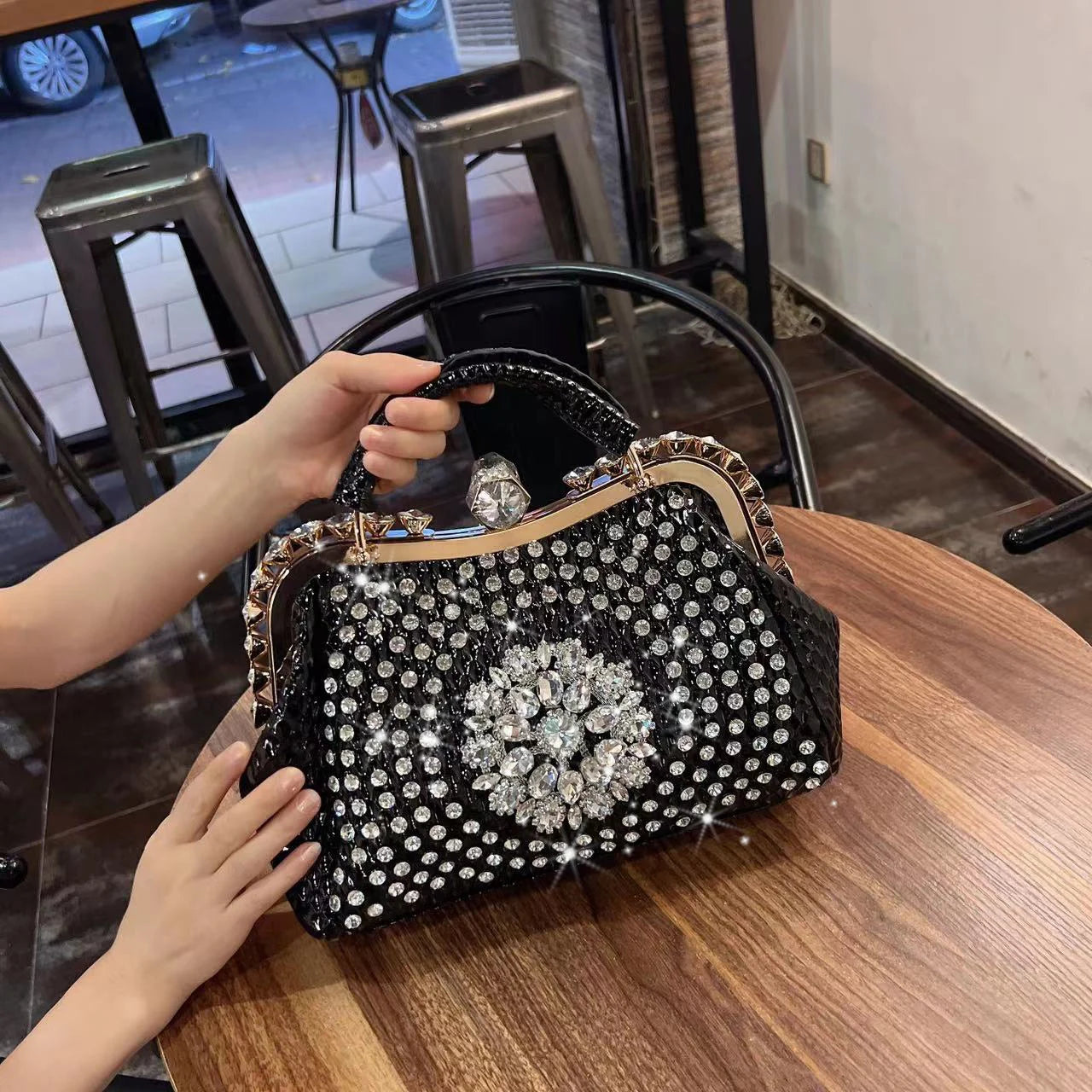 GlamLuxe® – Sparkling Diamond-Clip Leather Handbag for Elegant Evenings